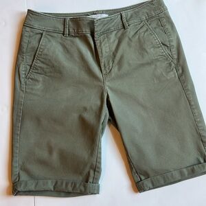 Loft olive green rolled Bermuda shorts, size 4